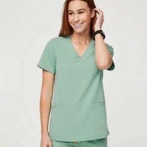 Figs jade green casma three pocket scrub top